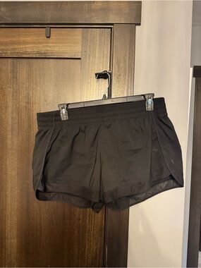 Athleta Black Mesh Racer 4" Run Shorts